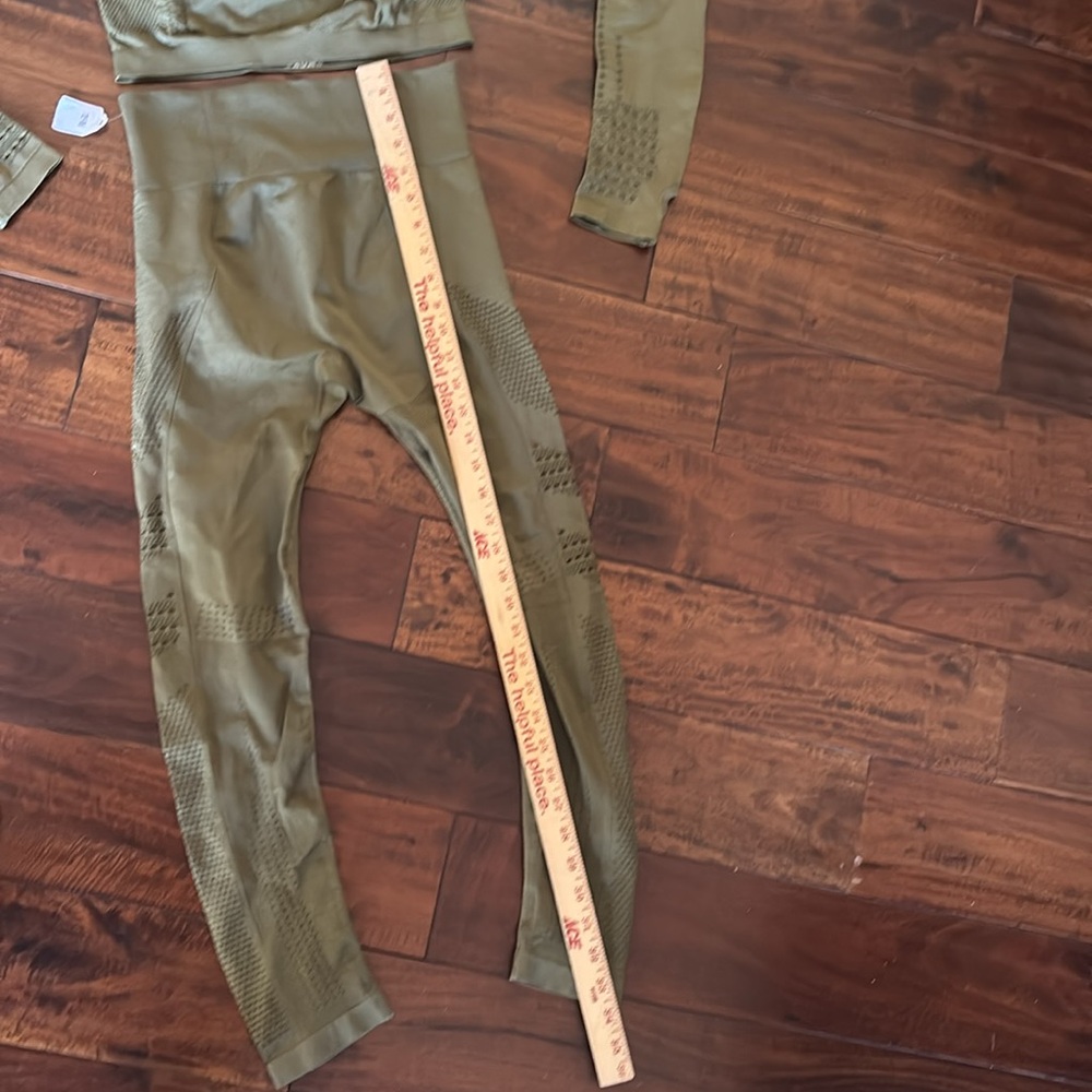 Unbranded | Olive Green seamless 2 piece yoga outfit - Picture 10 of 12